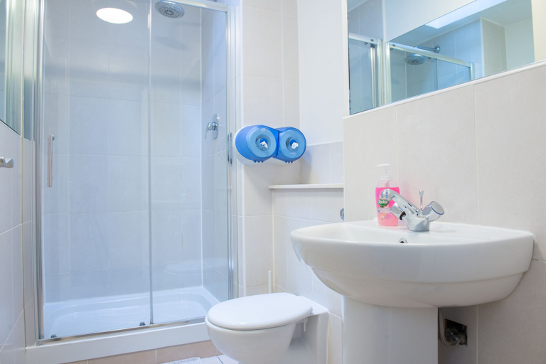Bathroom 3, The Times Hostel - College Street, Dublin