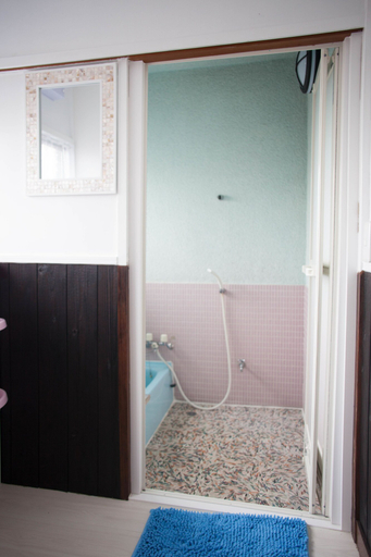 Bathroom 3, Sakura, Manazuru