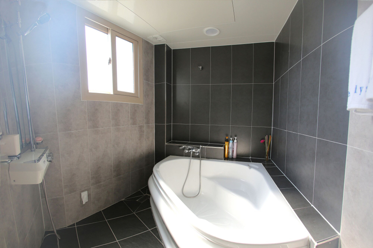 Bathroom 3, MariGold, Jeju