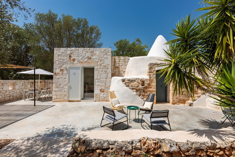 Others 5, 2499 Trulli La Meringa by Perle di Puglia, Brindisi