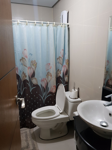 Bathroom 5, Morgan Suites, Taguig