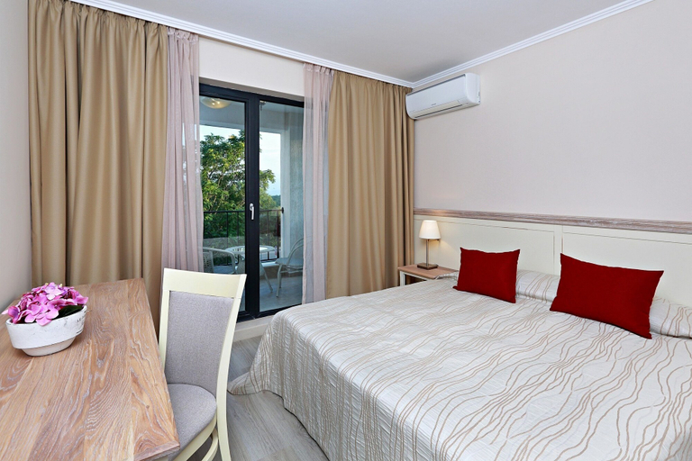 Bedroom 2, White Rock Castle Suite Hotel & Wellness Club, Balchik
