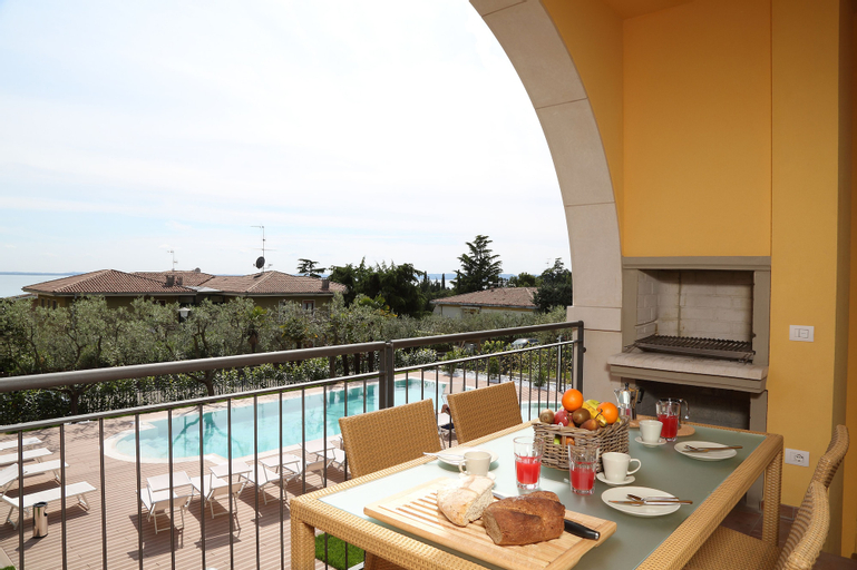 Exterior & Views 21