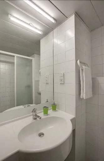 Bathroom 4, Belambra Clubs & Hôtels - Hôtel Le Magendie, Paris
