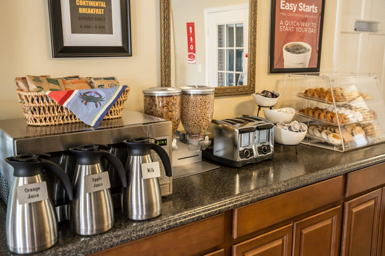 Food & Drinks 5, Econo Lodge Crystal Coast, Carteret