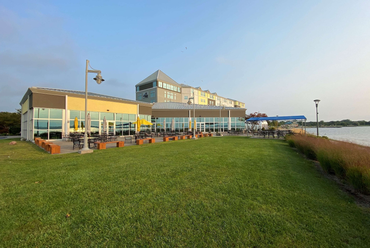 41 Lakefront Hotel, Trademark Collection By Wyndham, Ontario