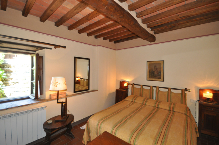 Others 4, Borgo Del Castagno, Arezzo