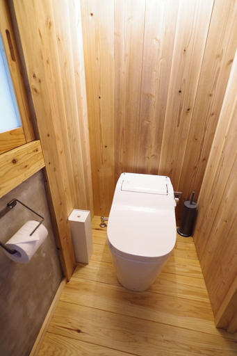 Bathroom 4, Savangi, Nakijin