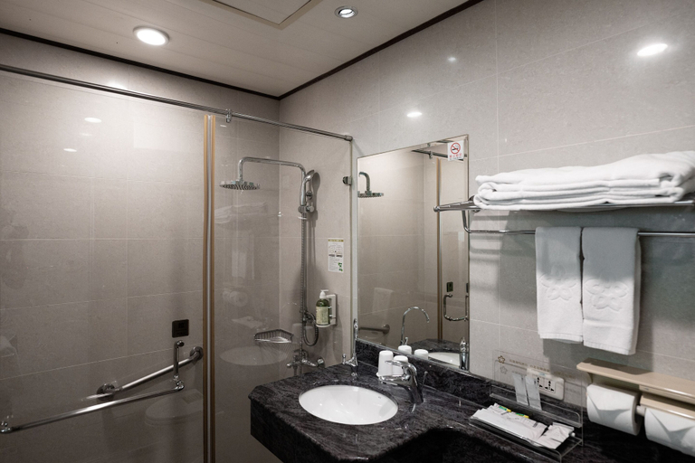 Bathroom 4, Hotel Ocean, Hualien