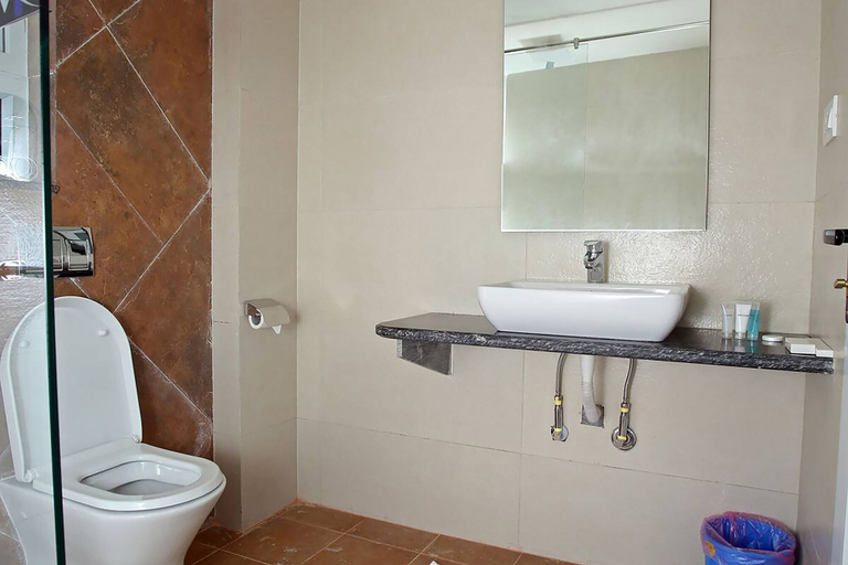 Bathroom 2, Kings Hotel Rajkuti, Gandaki