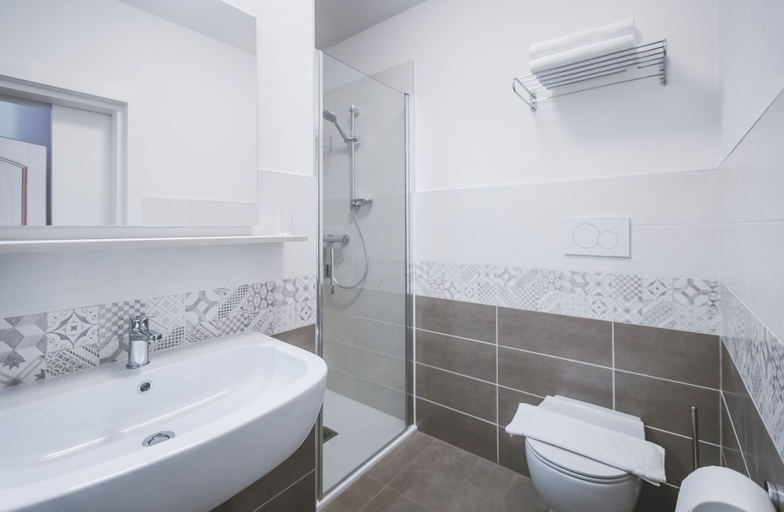 Bathroom 5, Hotel Bad Salomonsbrunn, Bolzano