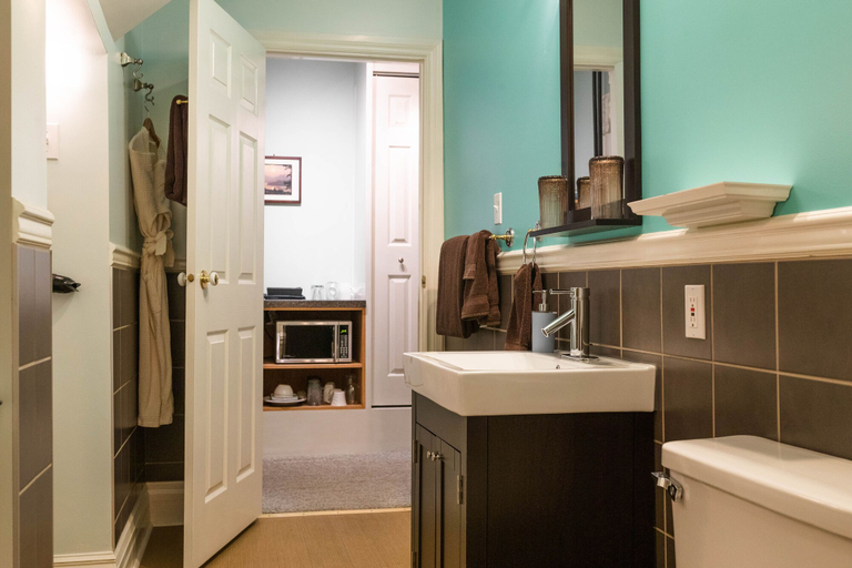 Bathroom 4, Cloudside Hotel, Central Kootenay