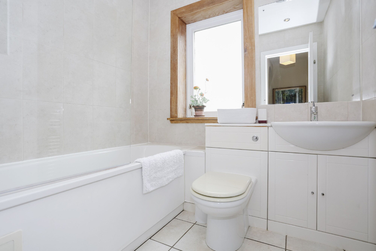 Bathroom 3, Edinburgh Landmarks Apartments, Edinburgh