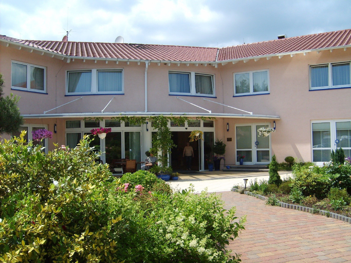 Exterior & Views 2, Hotel Circle Inn, Kaiserslautern