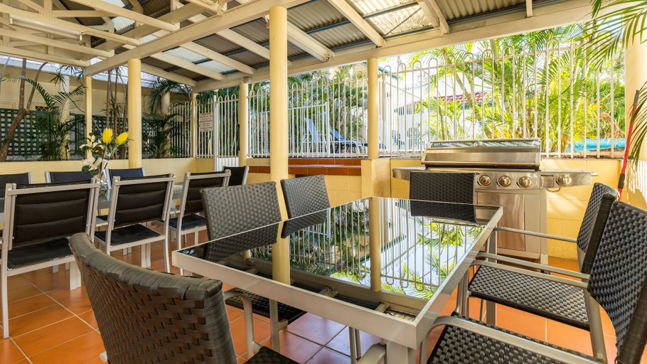 Food & Drinks 4, Toowong Central Motel Apartments, Toowong