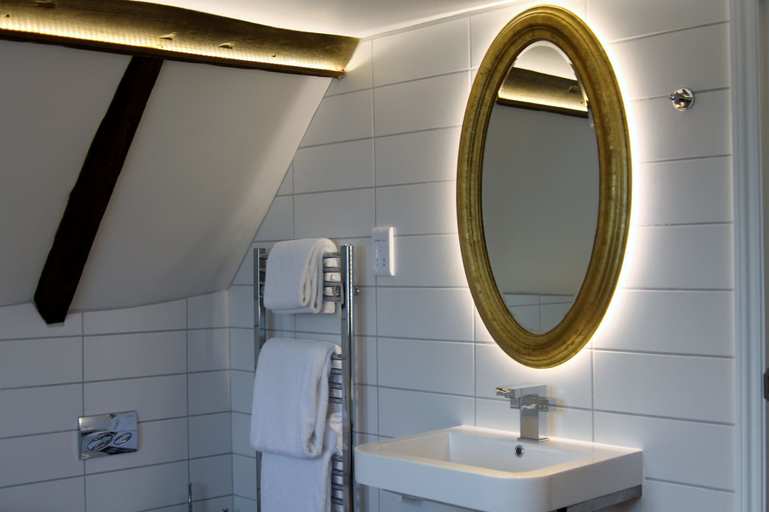 Bathroom 4, The Bell Inn, Thurrock