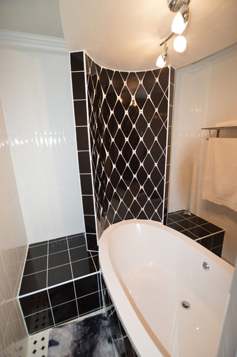 Bathroom 4, Kiwara Guesthouse, City of Johannesburg