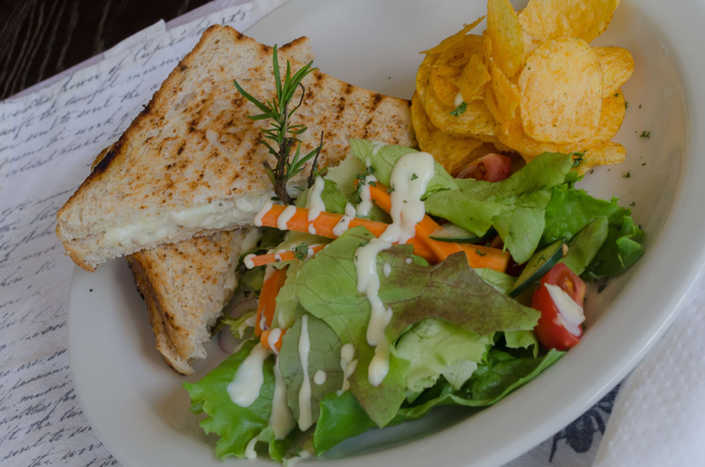 Food & Drinks 5, Loxley House, Umgungundlovu