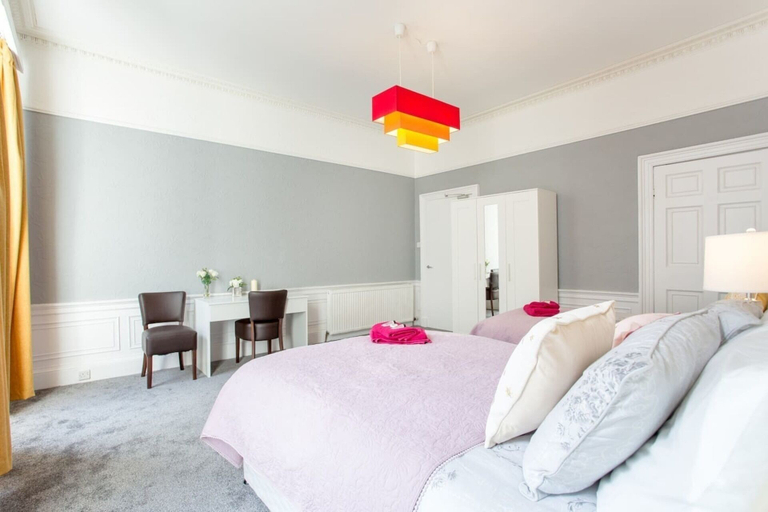 Bedroom 3, Stunning 2-bed Apartment in Central Edinburgh, Edinburgh