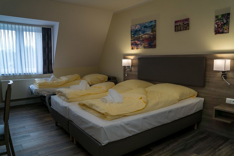 Bedroom 2, Hotel DEA, Heidekreis