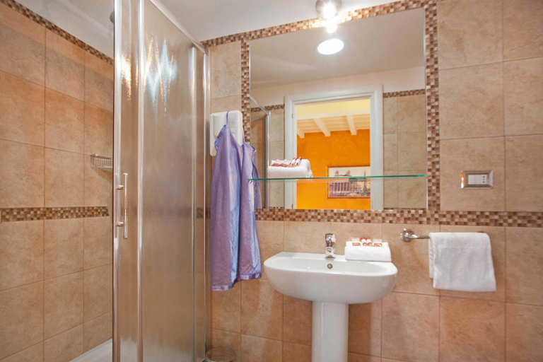 Bathroom 4, Pantheon Inn, Rome