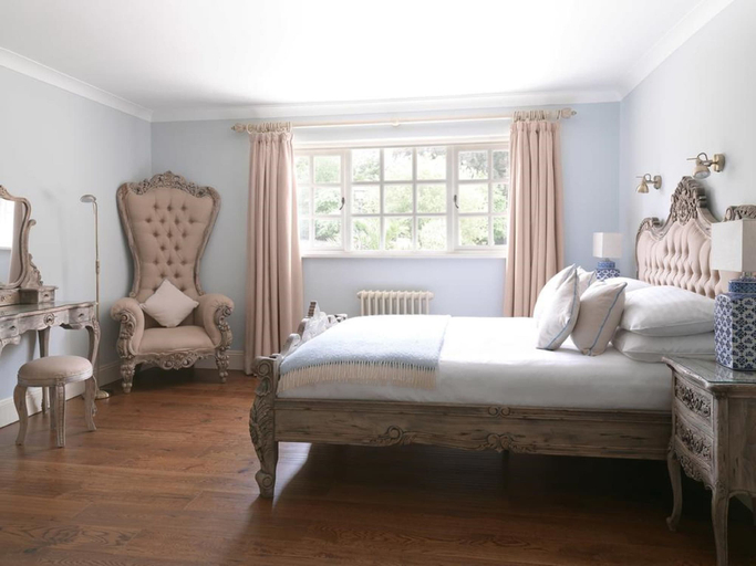 Bedroom 2, The Priory Hotel and Restaurant, Newport