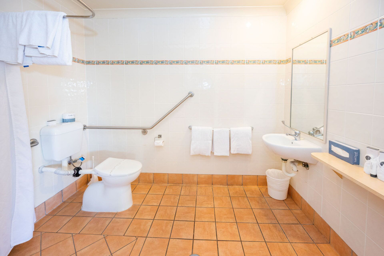 Bathroom 3, Shamrock Gardens Motel, Mackay - Pt A