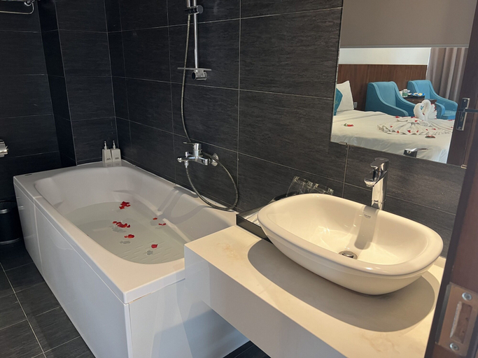 Bathroom 4, Greenery Hotel, Da Nang