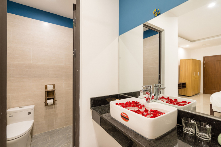 Bathroom 4, 5 Coconut Homestay Hoi An, Da Nang