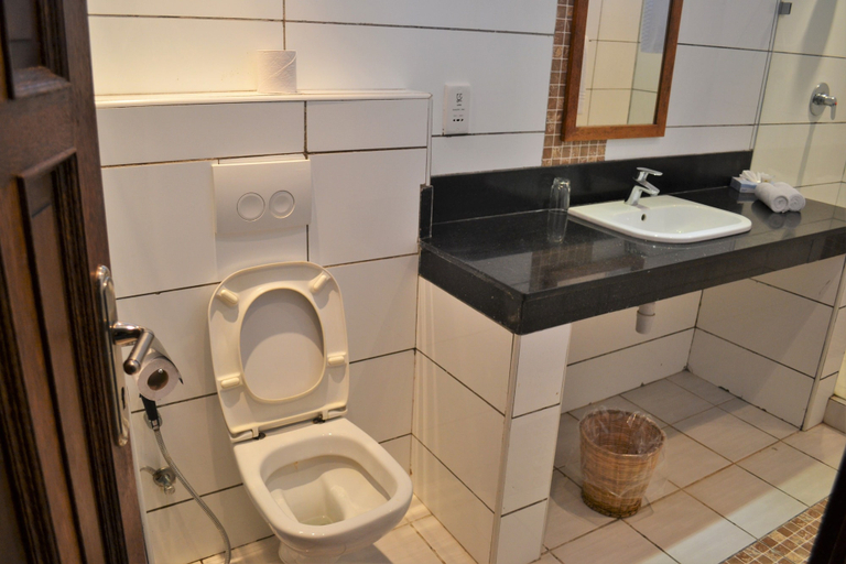 Bathroom 4, Cowrie Shell Beach Apartments, Kisauni