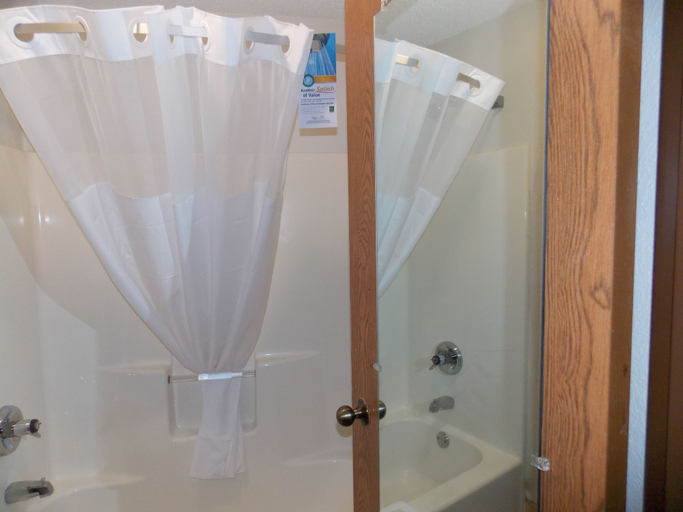 Bathroom 5, Quality Inn Stockbridge Atlanta South, Henry