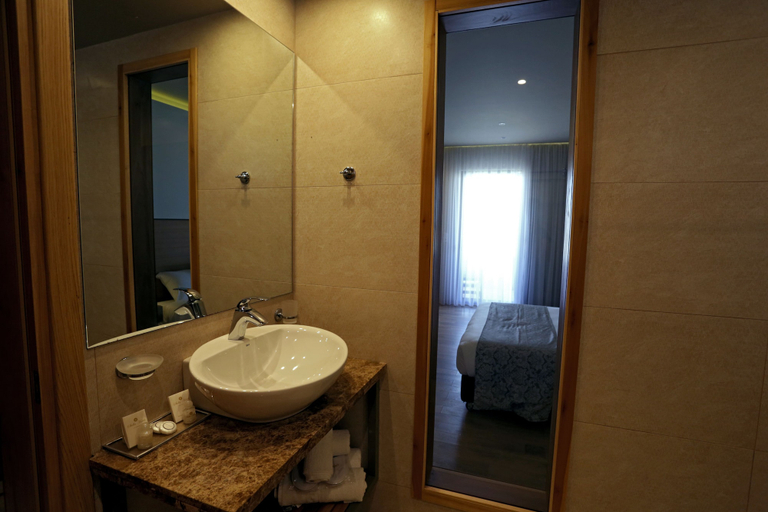 Bathroom 5, Stella Palace Aqua Park Resort, Crete