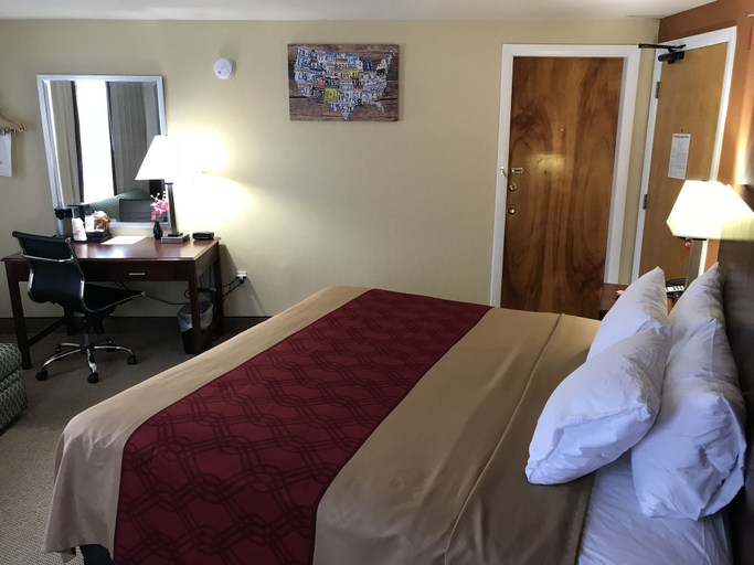 Bedroom 3, Econo Lodge Lake Region, Carroll