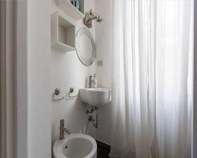 Bathroom, Disciplini, Milano