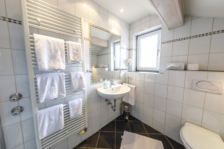Bathroom 5, Hotel & Gasthof Fraundorfer, Garmisch-Partenkirchen