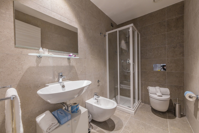 Bathroom 5, Camplus Palermo, Palermo