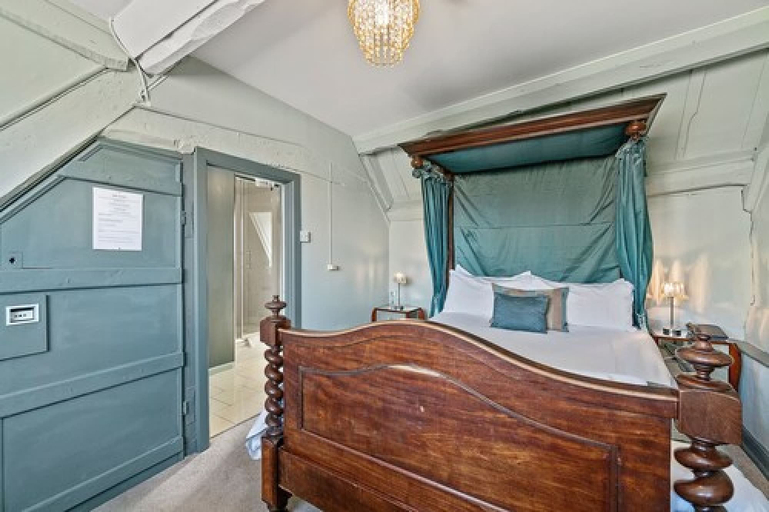 Bedroom 3, The Ancient Gatehouse Hotel, Somerset