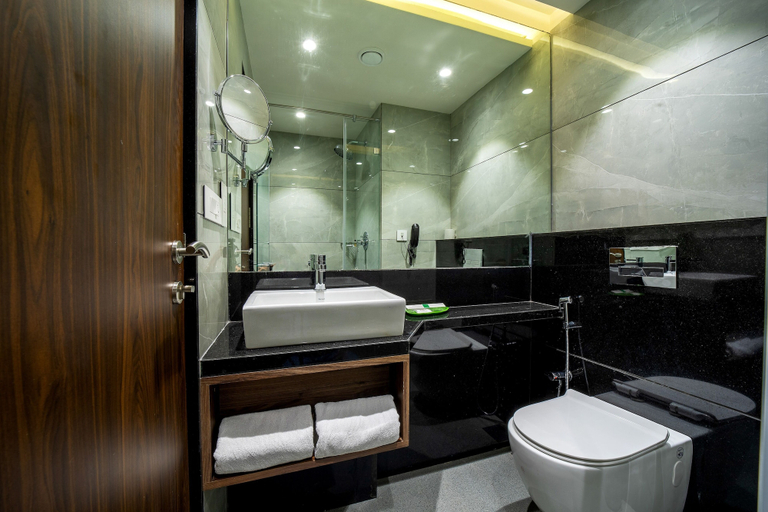 Bathroom 3, The Monarch, Thane