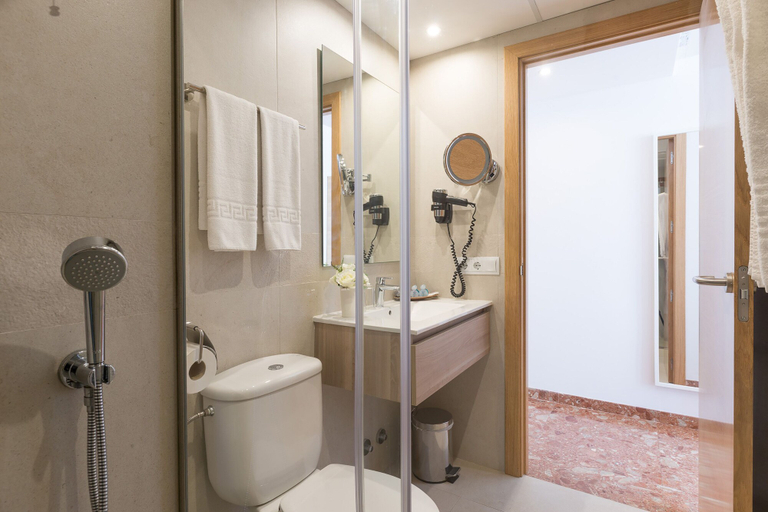 Bathroom 4, Hostal Menurka, Baleares