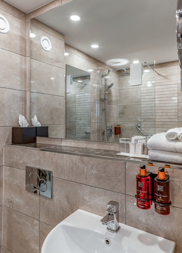 Bathroom 5, Dublin Skylon Hotel, Dublin