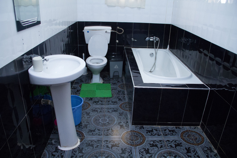 Bathroom 4, Glamossay Hotel, Sunyani