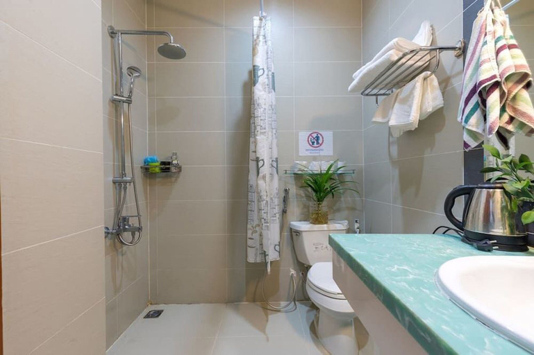 Bathroom 4, 5 Bedrooms Pool Villa w Karaoke, District 2