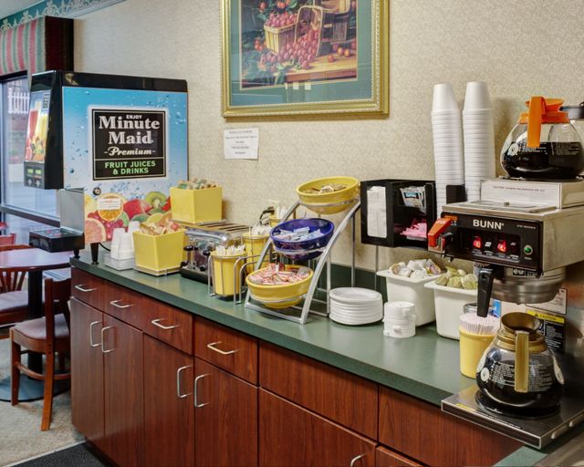 Food & Drinks 5, Econo Lodge Rocky Top, Anderson