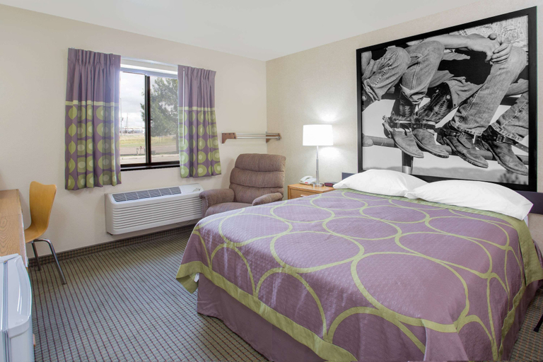 Bedroom 3, Super 8 by Wyndham Havre, Hill