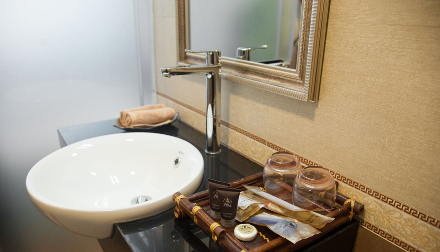 Bathroom 3, The Pilgrim Hotel, Hoàn Kiếm