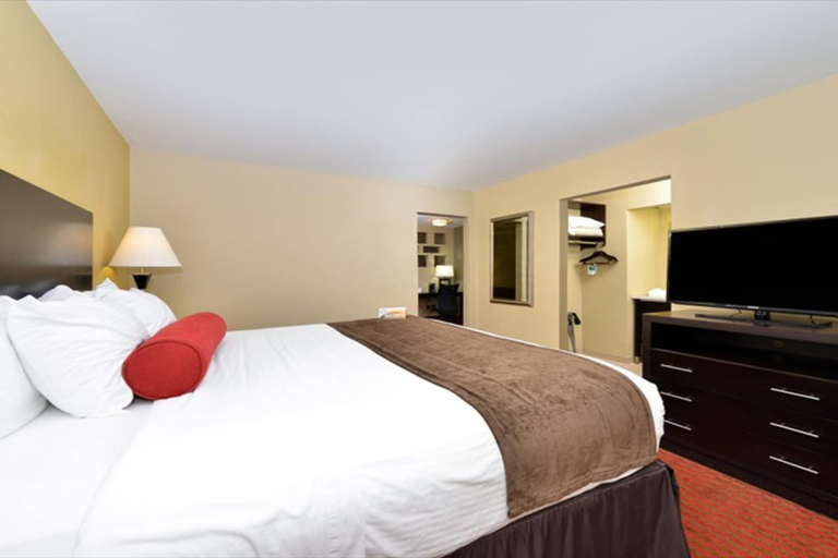 Bedroom 3, Quality Suites Nashville Airport, Davidson