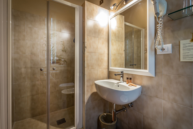 Bathroom 3, Hotel Marios, Florence