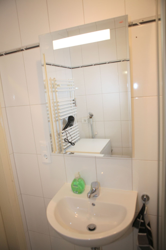 Bathroom 2, Bermuda Apartment Bochum City, Bochum