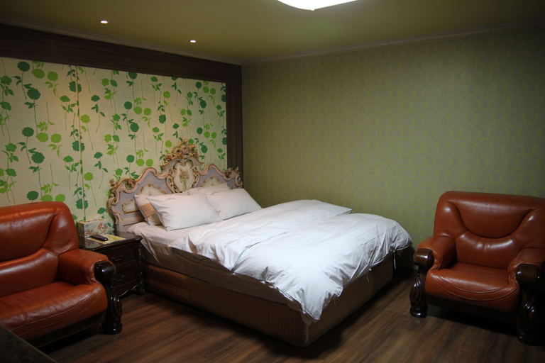Bedroom 4, Western Hotel, Gunsan