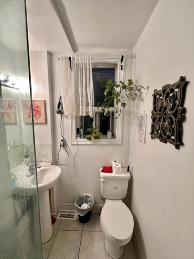 Bathroom, Toronto Furnished Rooms, Toronto